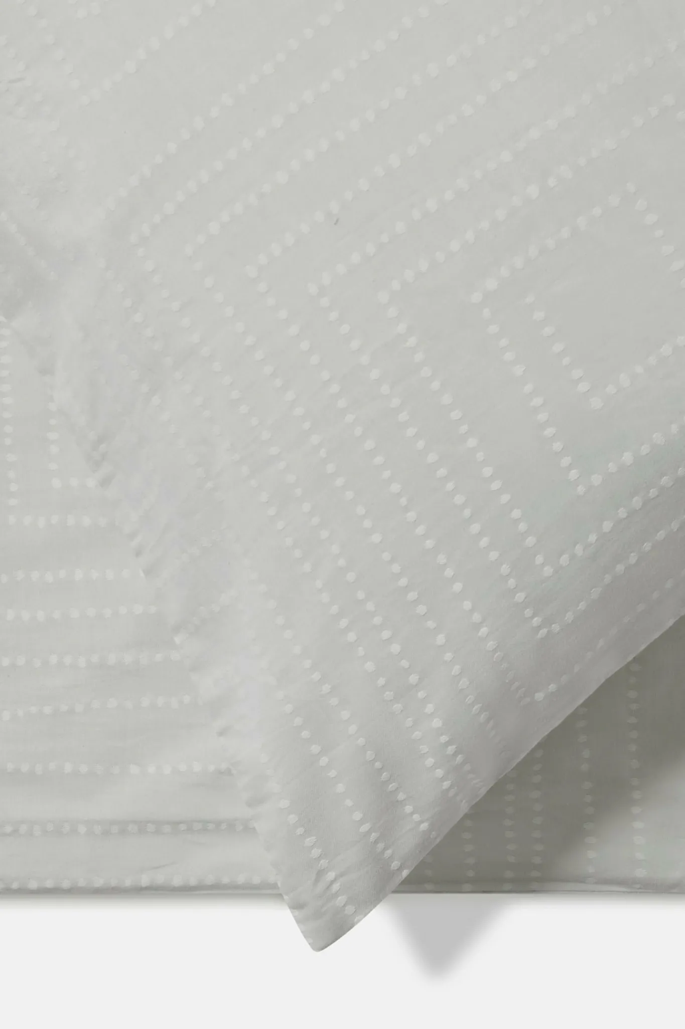 Dot To Dot Jacquard Pillow Case*Jasper Conran Online